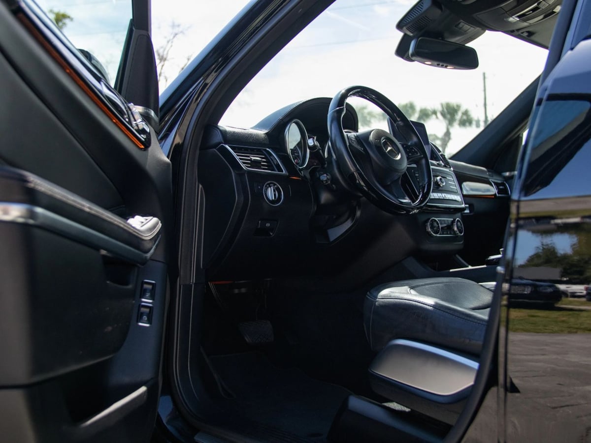 Photo 15 of this Mercedes-Benz GLS 550