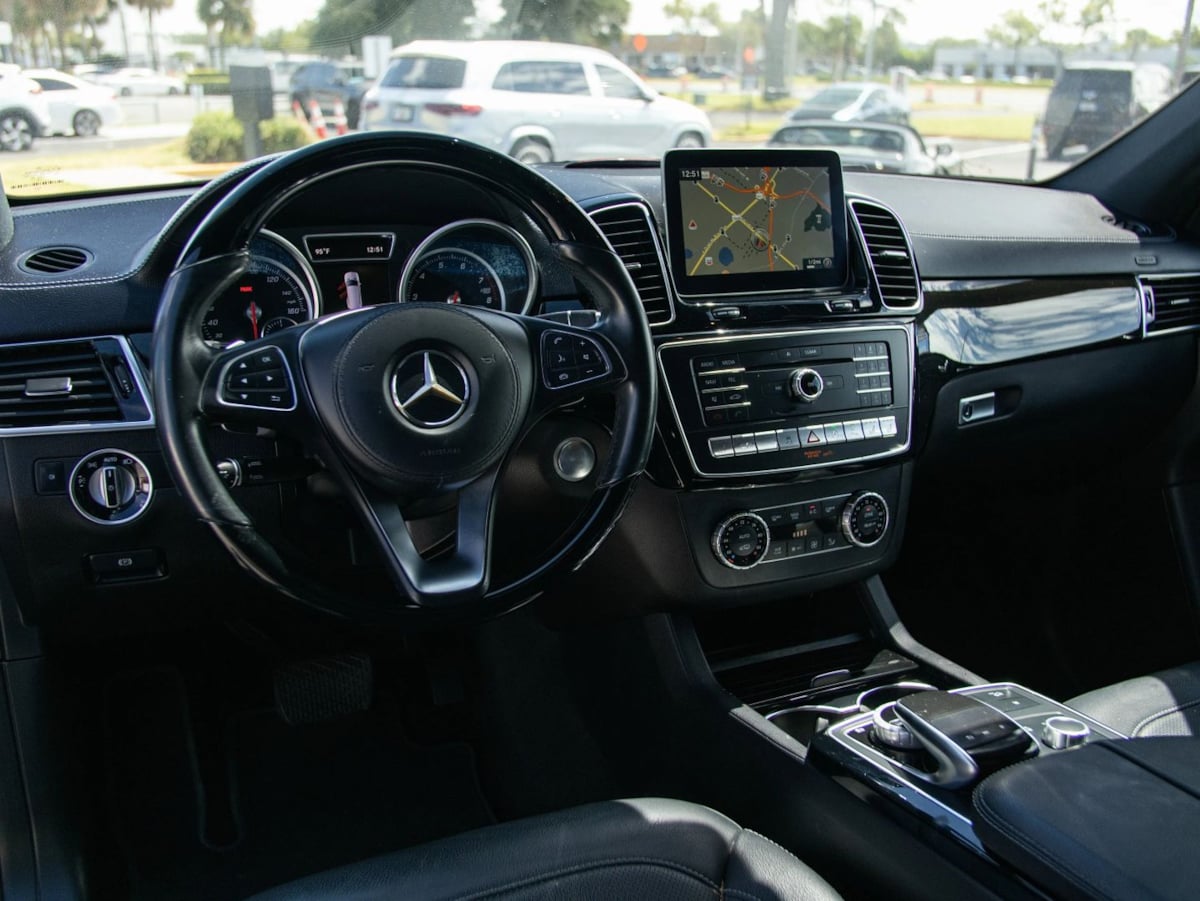 Photo 16 of this Mercedes-Benz GLS 550