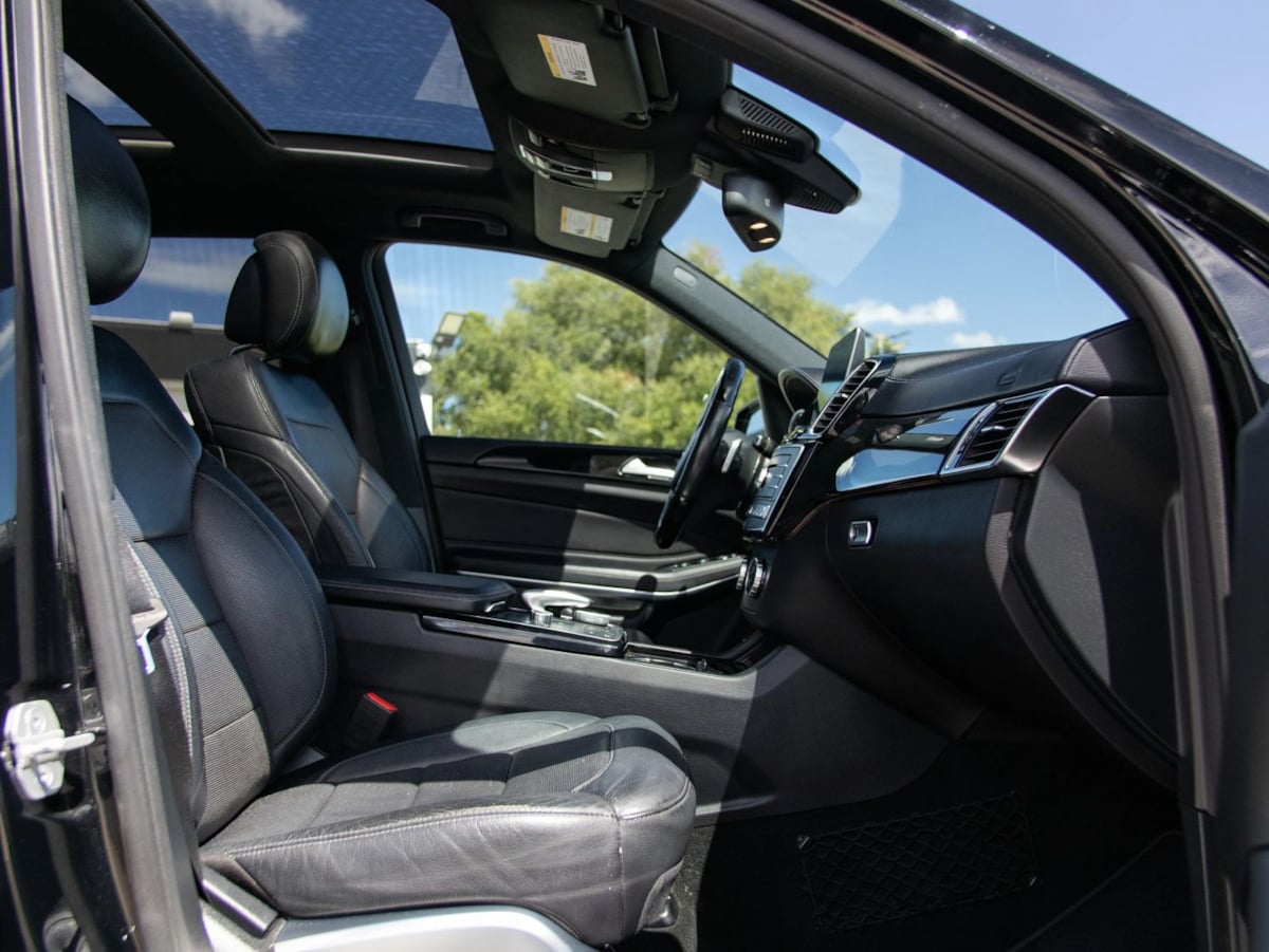 Photo 19 of this Mercedes-Benz GLS 550