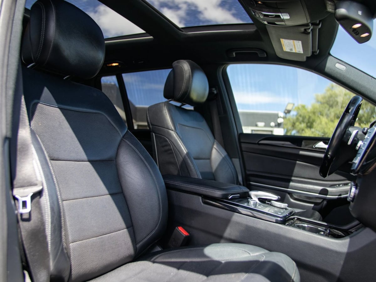 Photo 21 of this Mercedes-Benz GLS 550