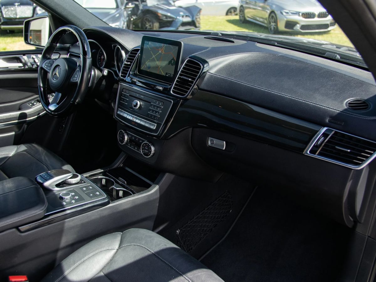 Photo 22 of this Mercedes-Benz GLS 550