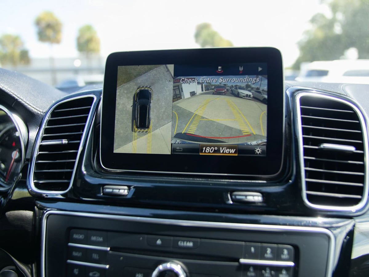 Photo 31 of this Mercedes-Benz GLS 550