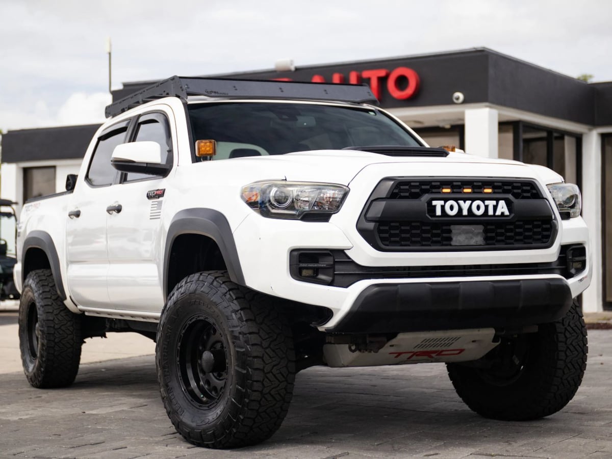 Toyota Tacoma photo 38