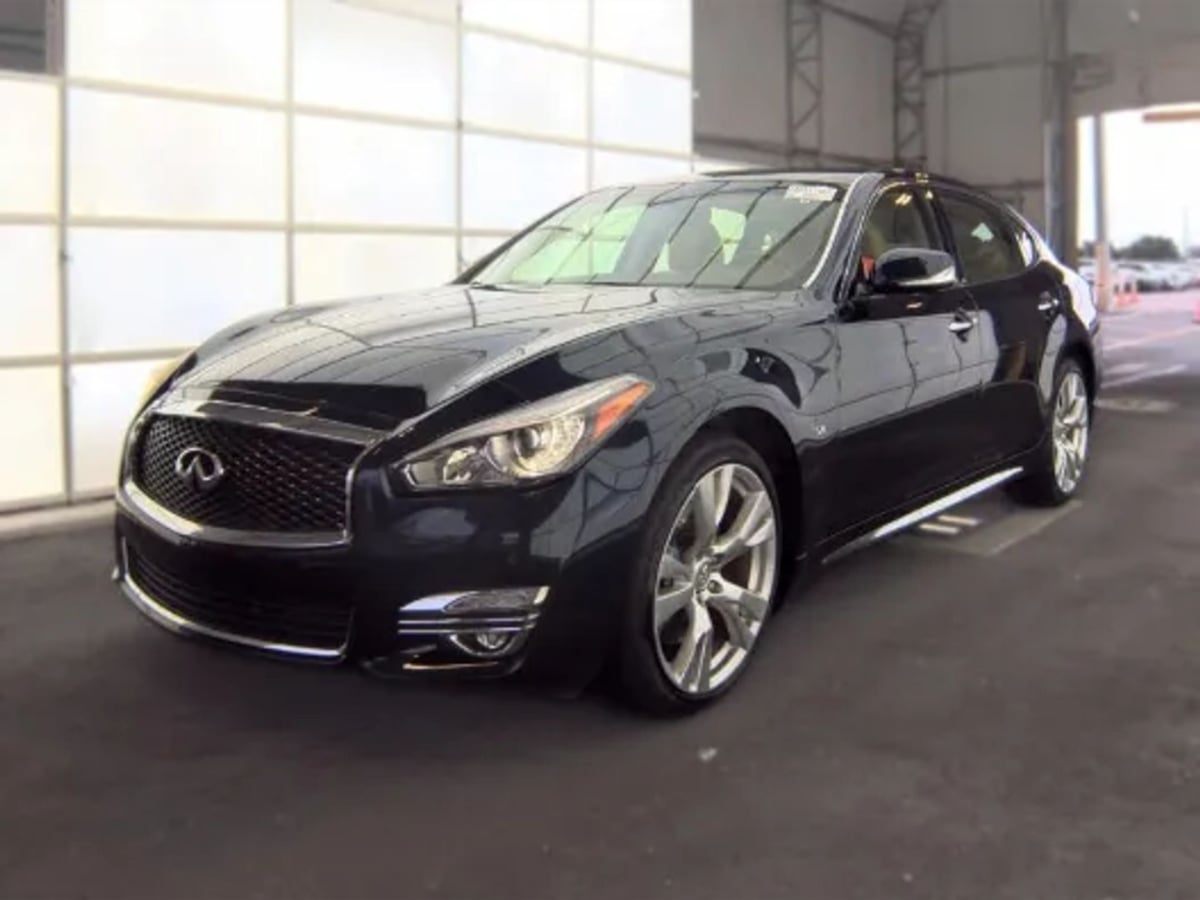 Infiniti Q70L photo 14