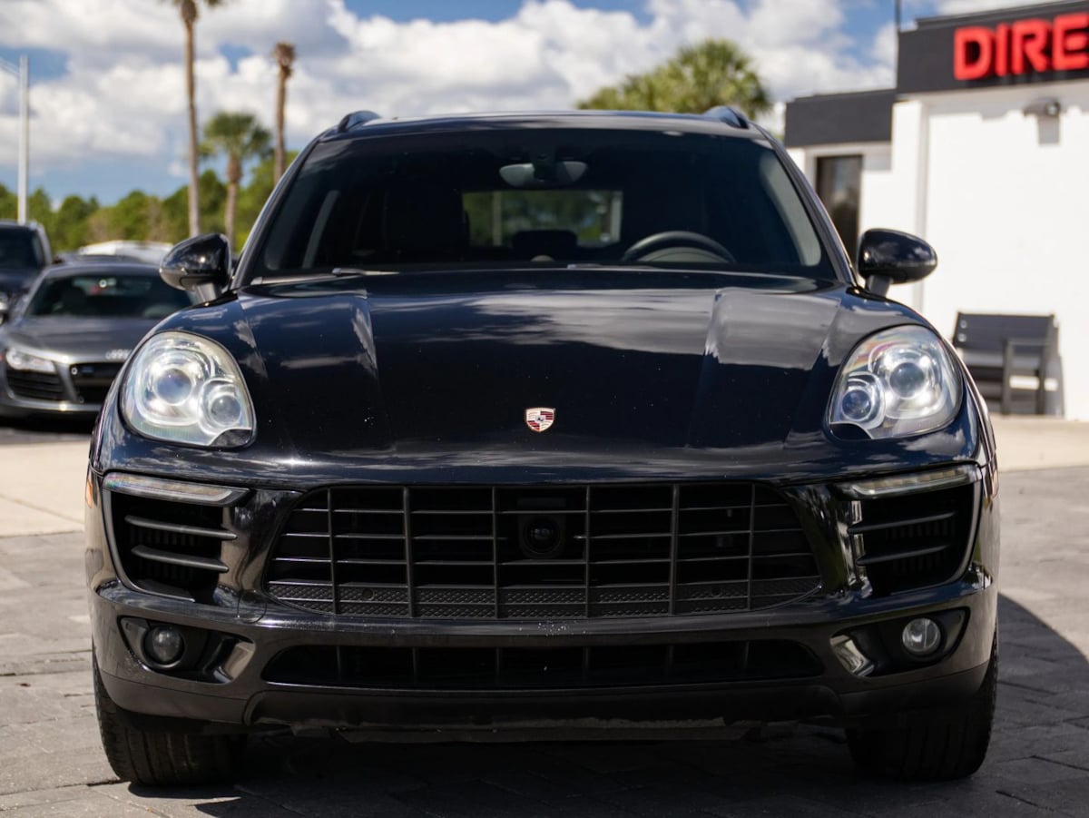 Photo 4 of this Porsche Macan