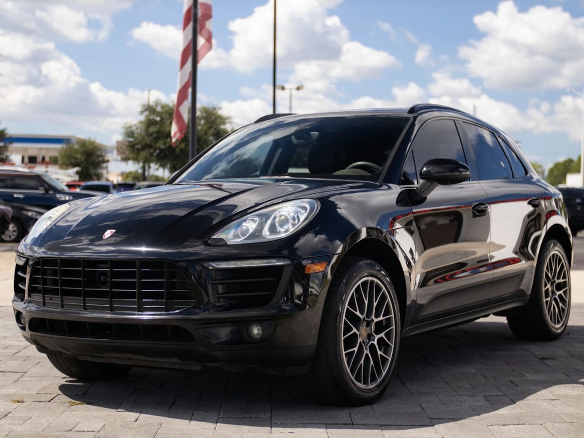 Photo 6 of this Porsche Macan