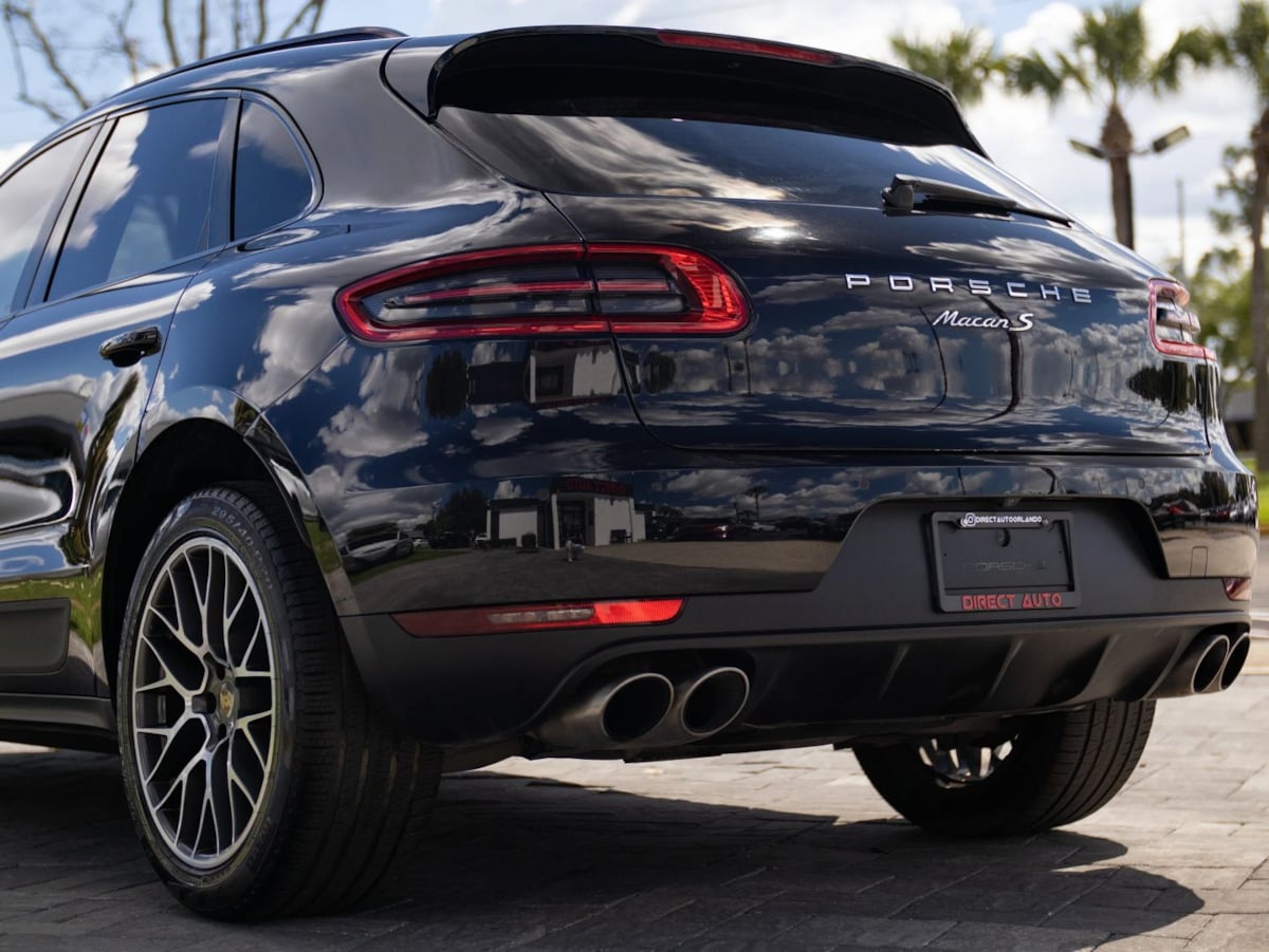 Photo 10 of this Porsche Macan