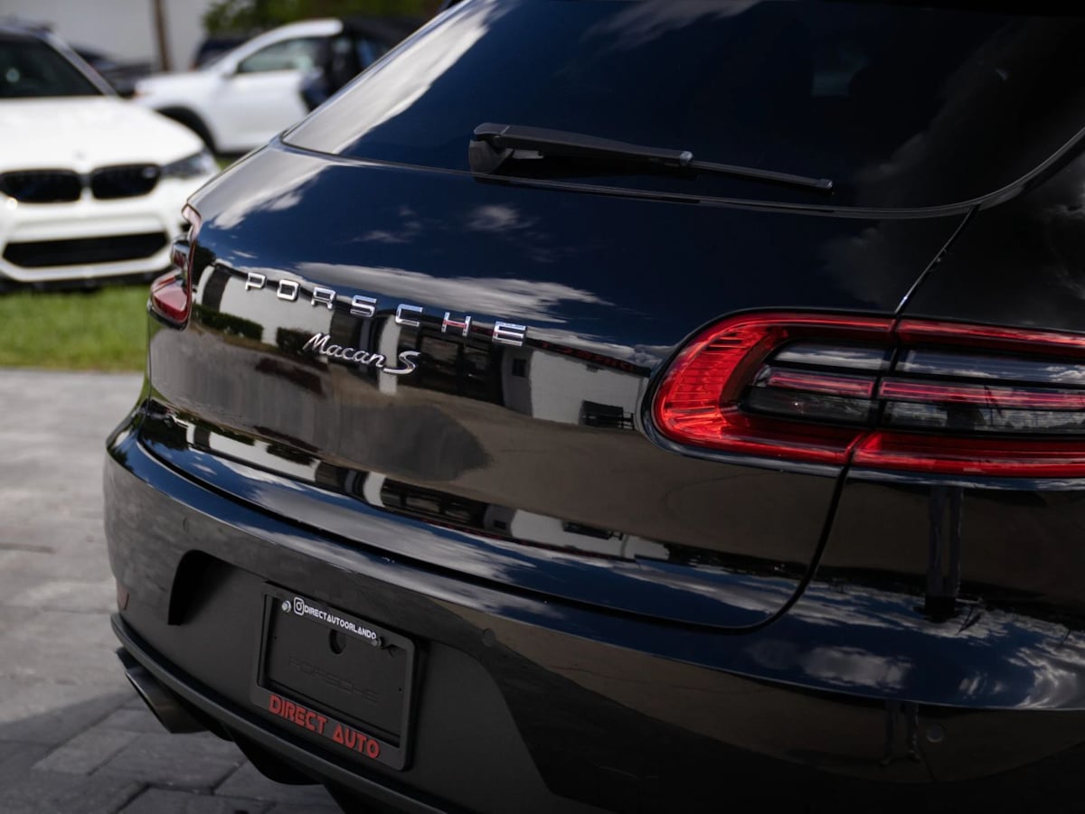Photo 12 of this Porsche Macan