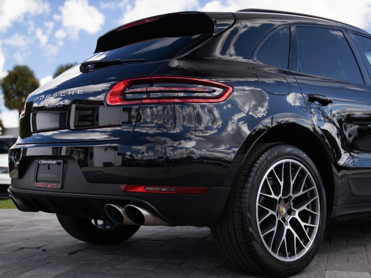 Photo 13 of this Porsche Macan