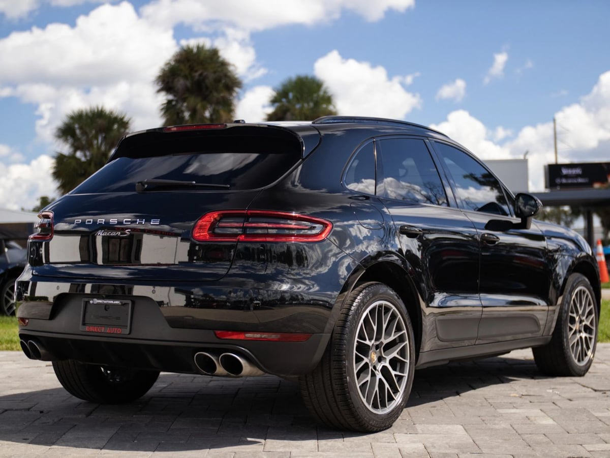 Photo 15 of this Porsche Macan