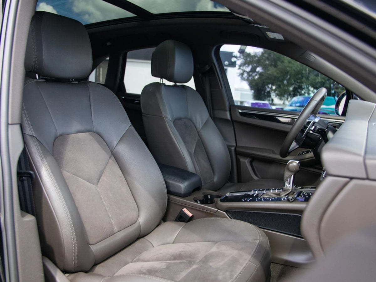 Photo 22 of this Porsche Macan