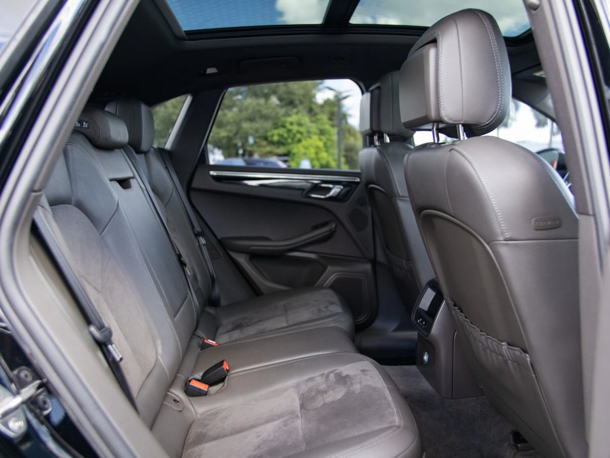 Photo 26 of this Porsche Macan