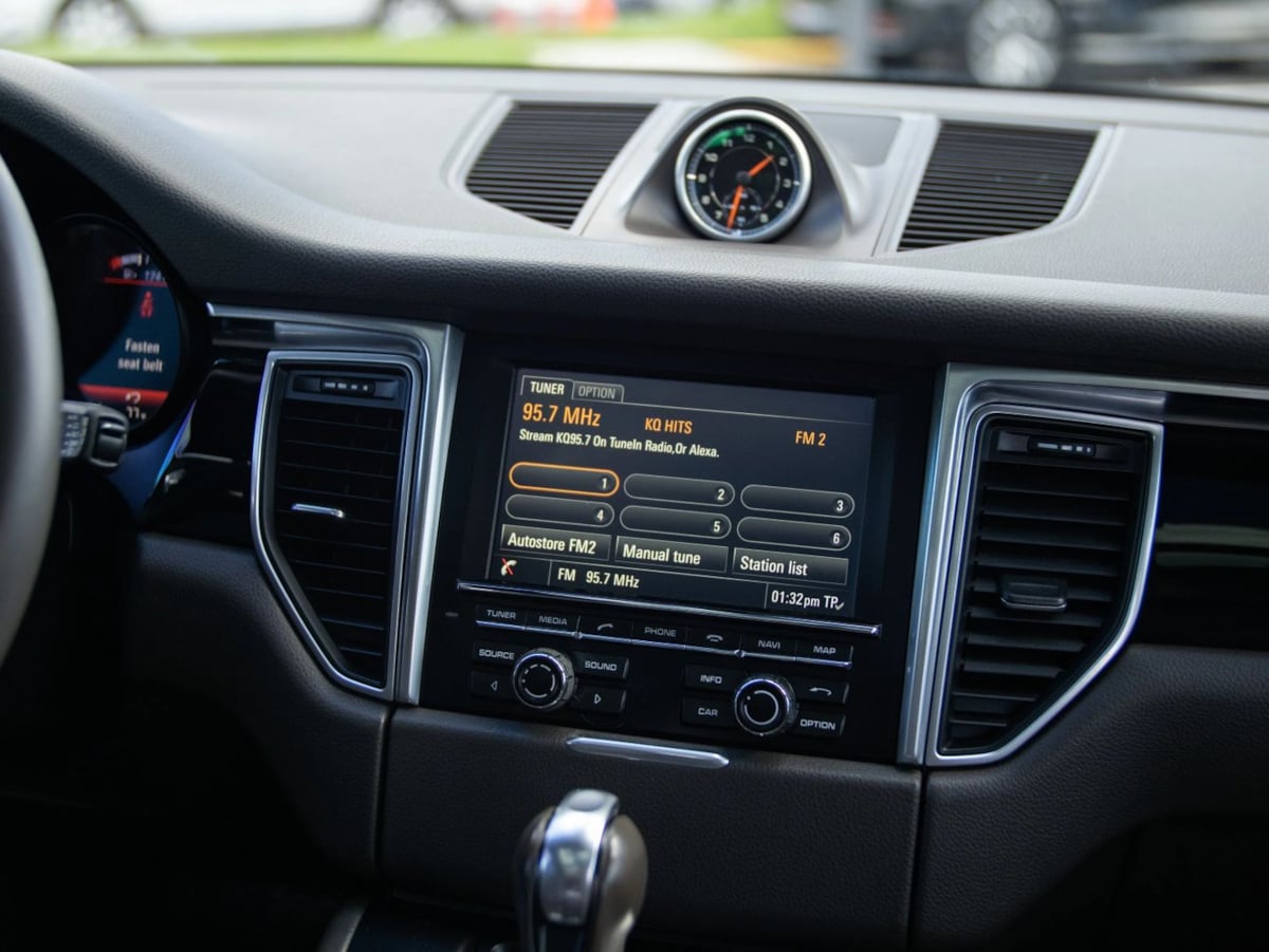 Photo 32 of this Porsche Macan
