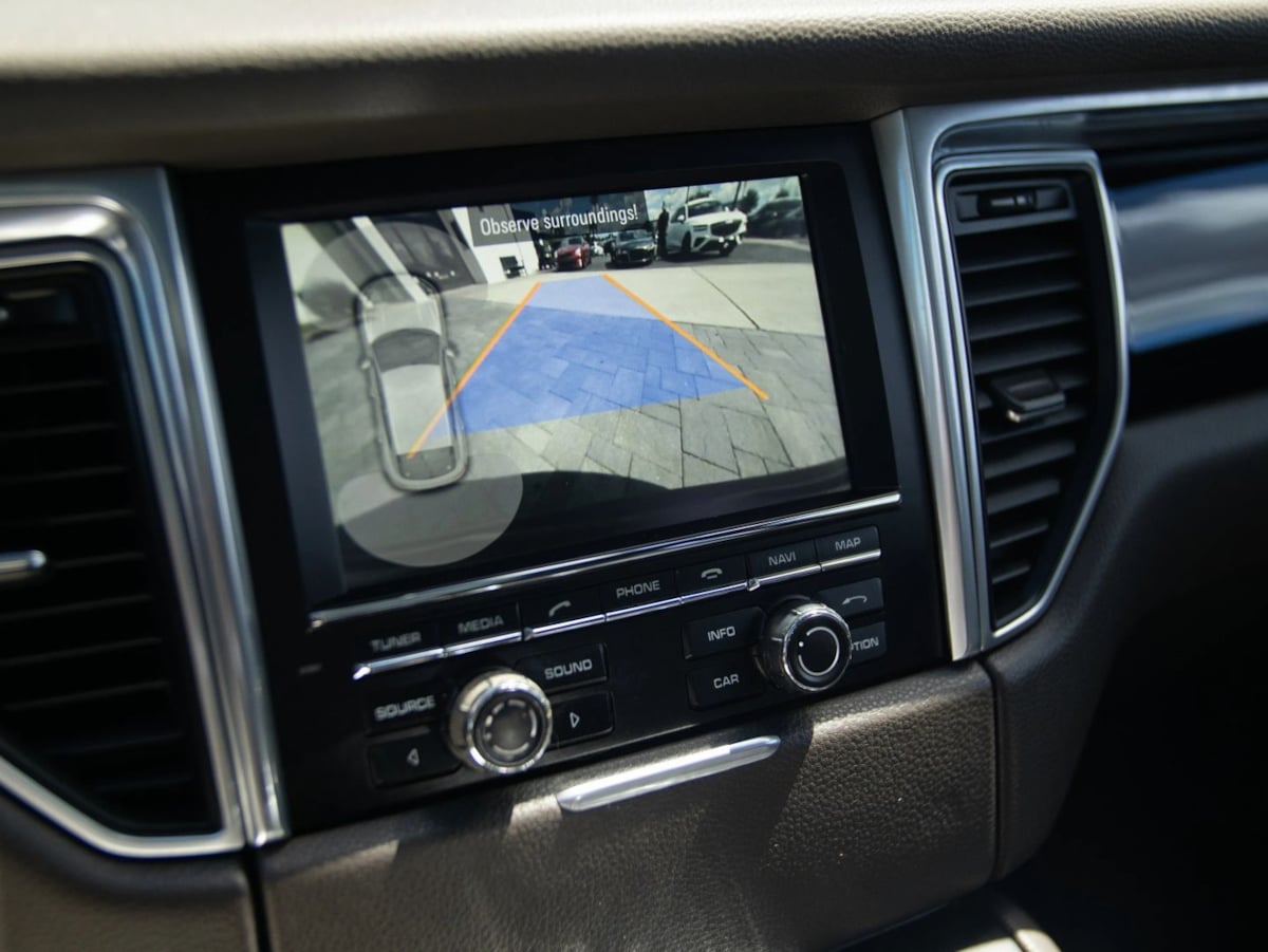Photo 33 of this Porsche Macan