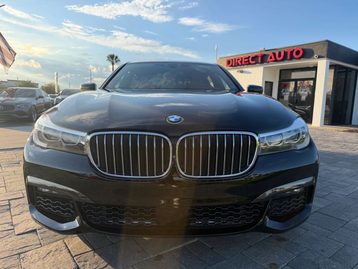 Photo 2 of this BMW 7 Series