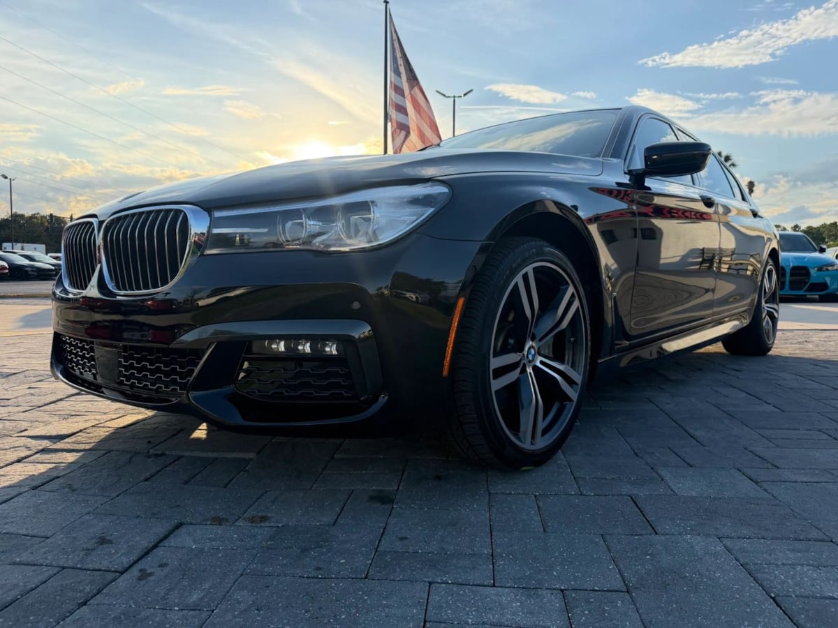 Photo 4 of this BMW 7 Series