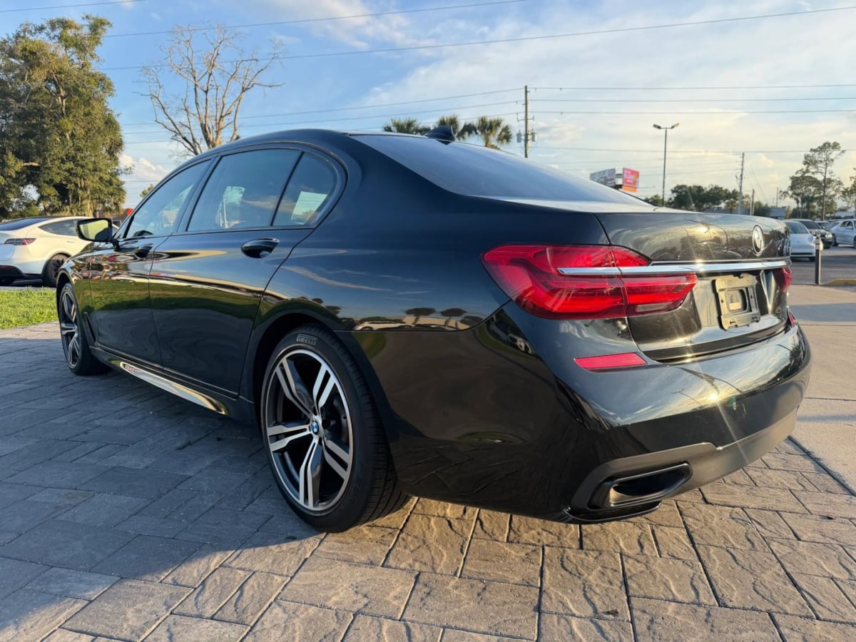 Photo 5 of this BMW 7 Series