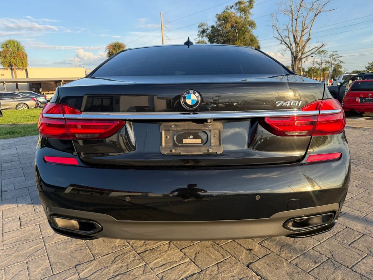 Photo 6 of this BMW 7 Series