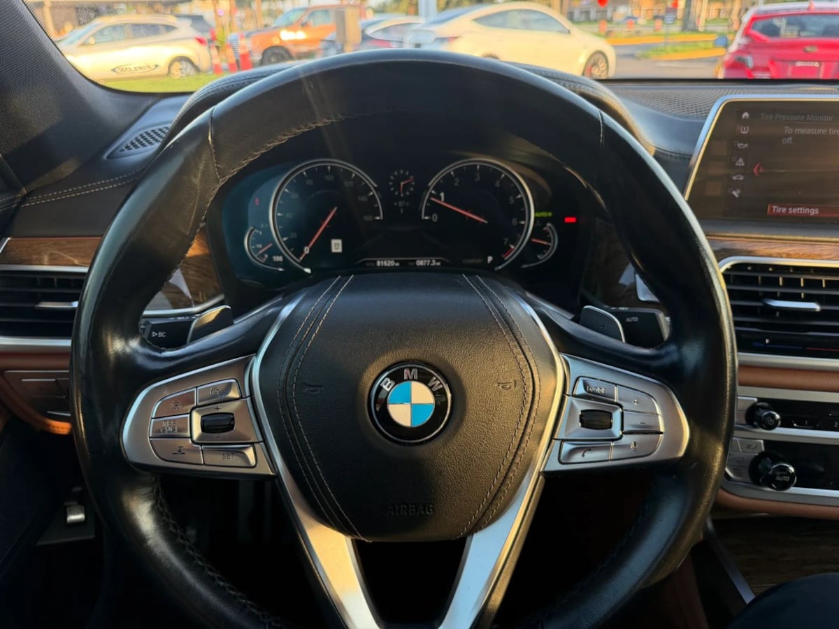 Photo 12 of this BMW 7 Series