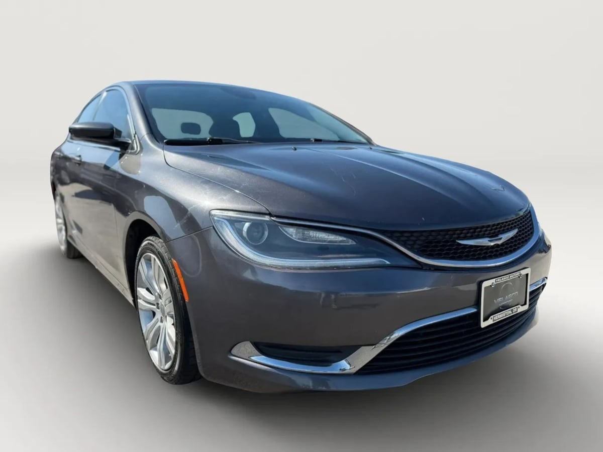 2016 Chrysler 200 Limited's photo