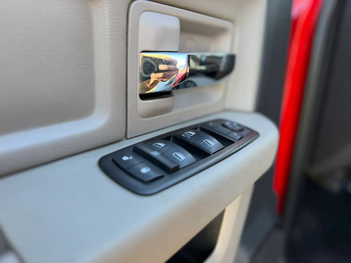 Photo 13 of this Dodge Ram 1500