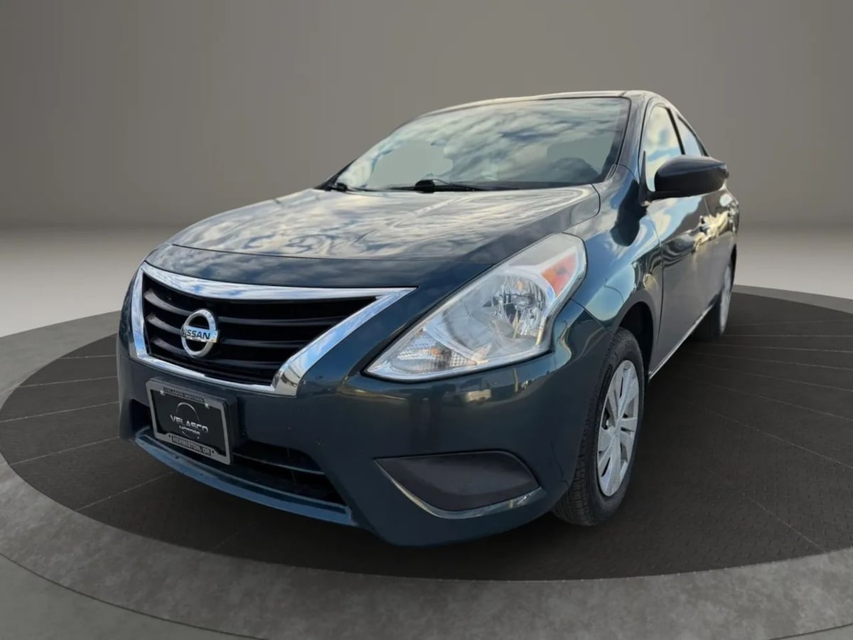 Photo 3 of this Nissan Versa