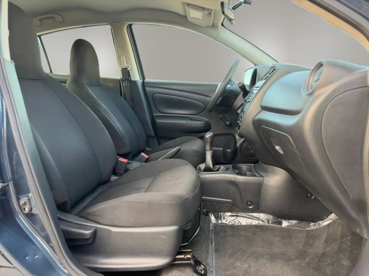 Photo 14 of this Nissan Versa