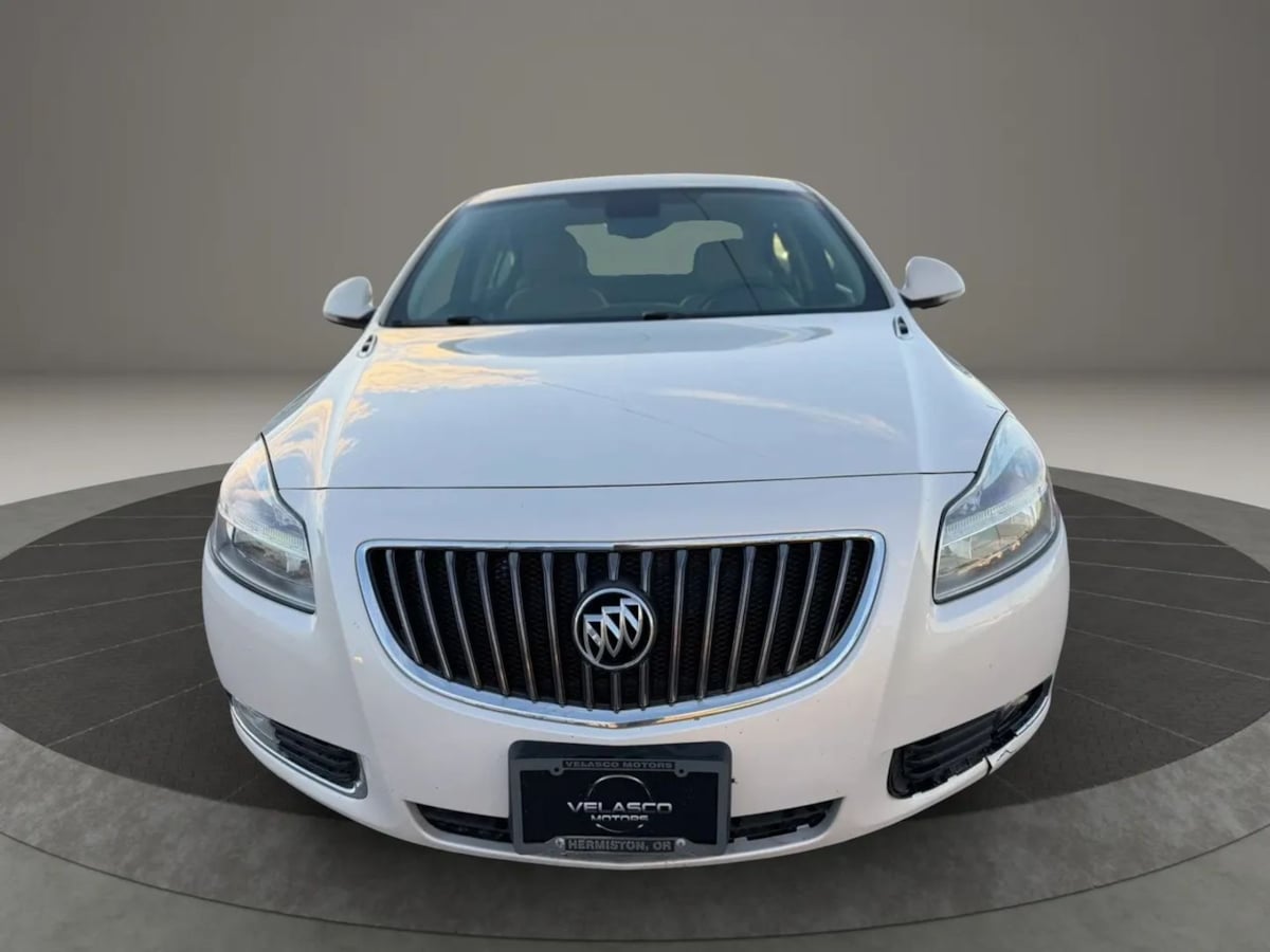 Photo 2 of this Buick Regal