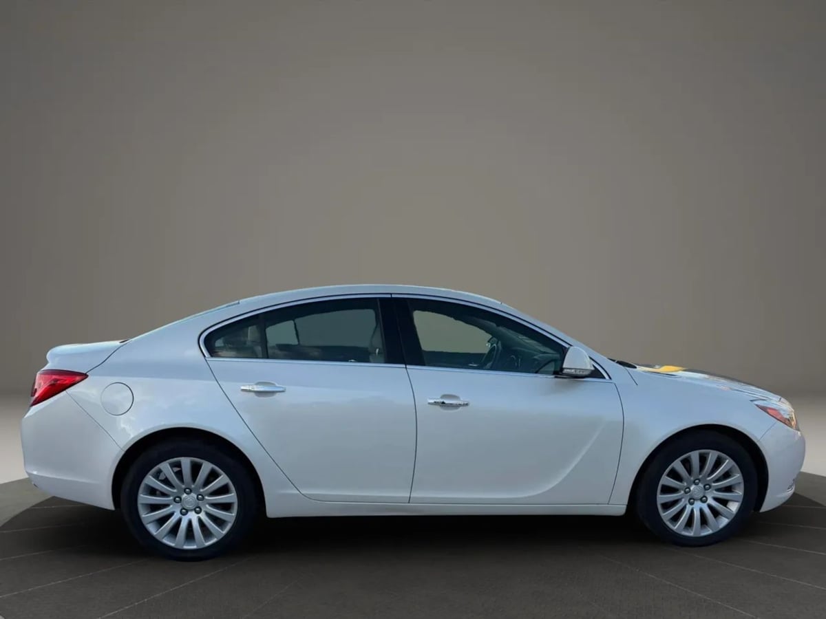 Photo 8 of this Buick Regal