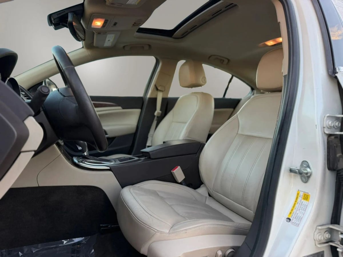 Photo 11 of this Buick Regal