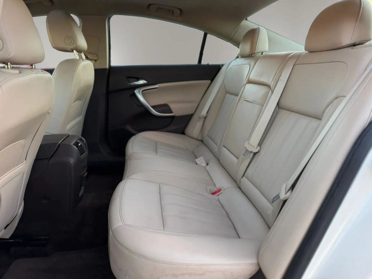 Photo 13 of this Buick Regal