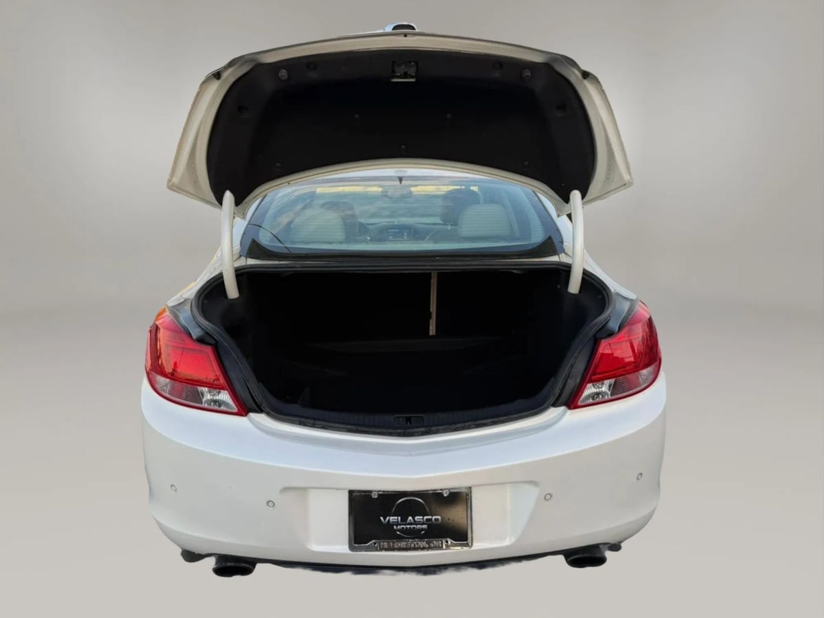 Photo 14 of this Buick Regal