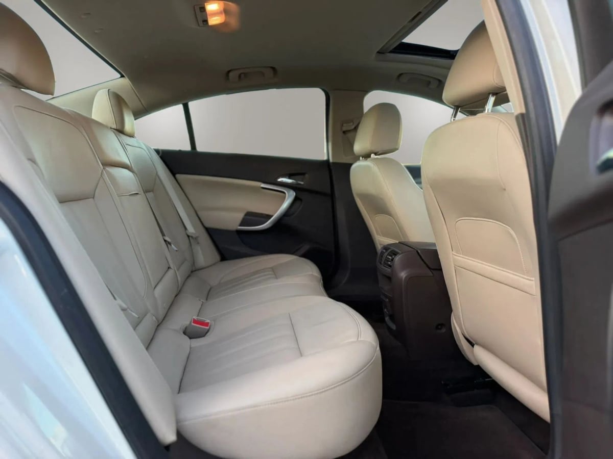 Photo 15 of this Buick Regal