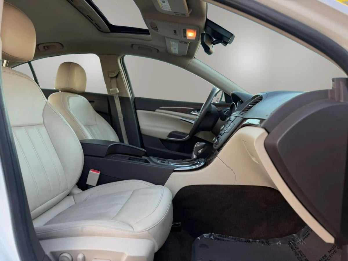 Photo 16 of this Buick Regal