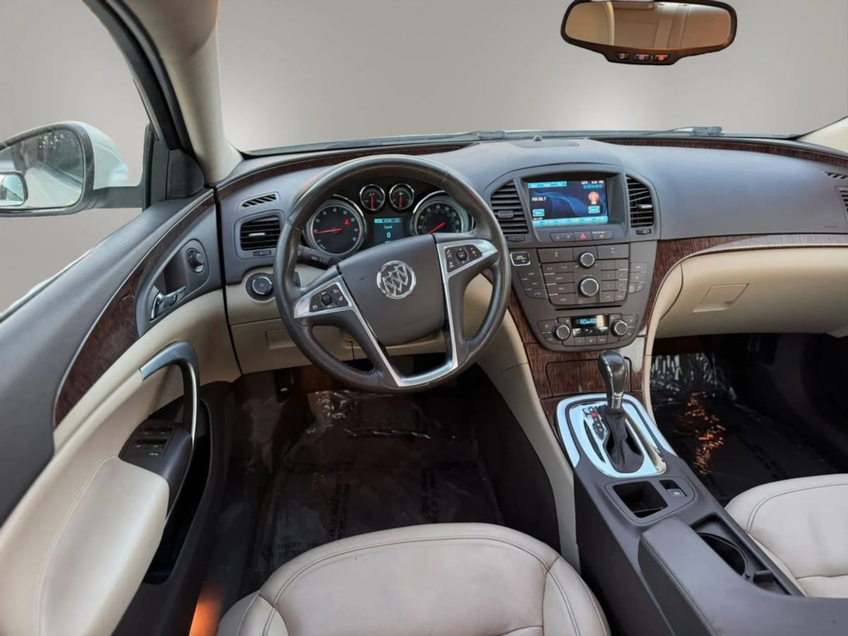 Photo 18 of this Buick Regal