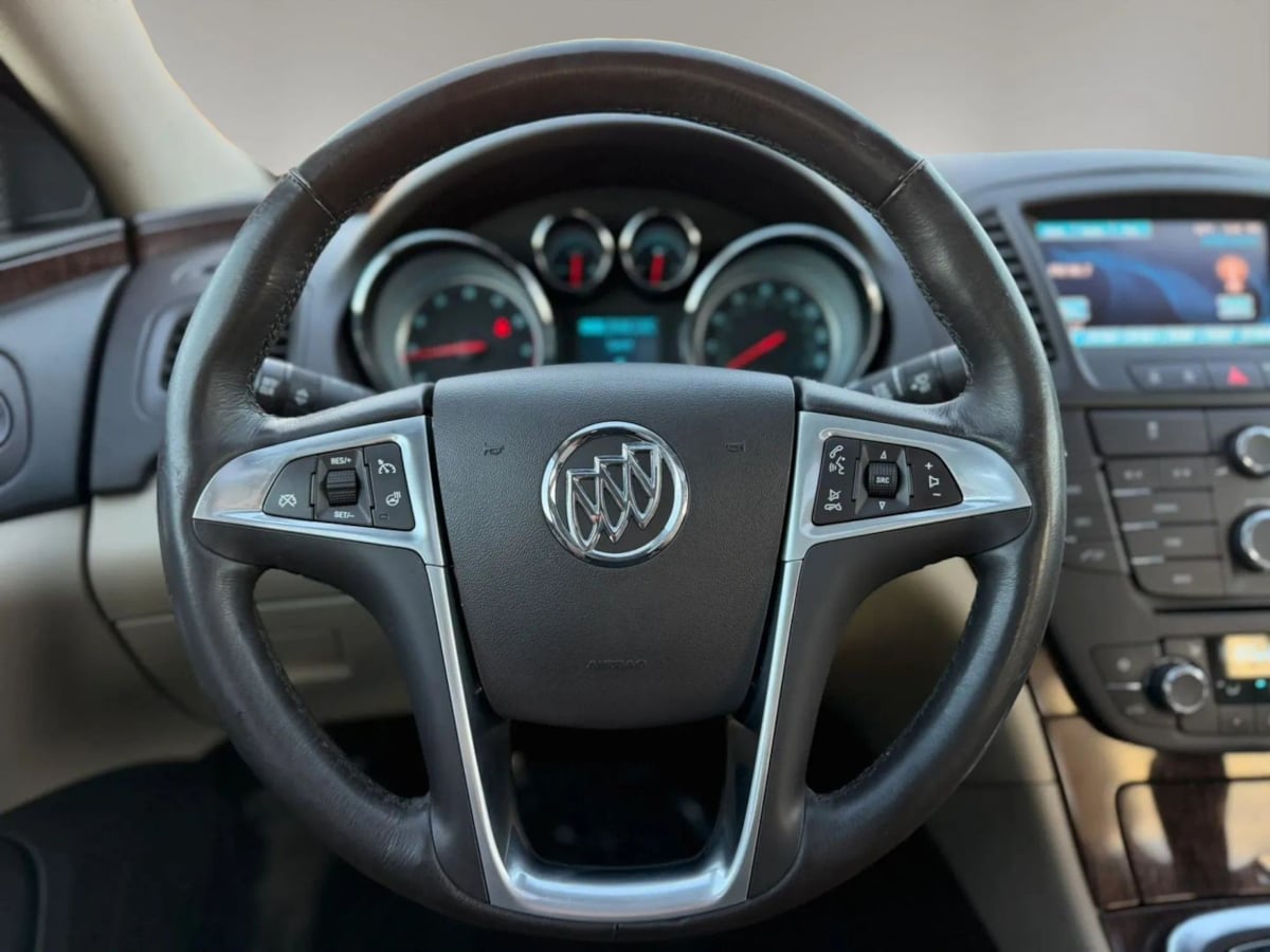 Photo 19 of this Buick Regal