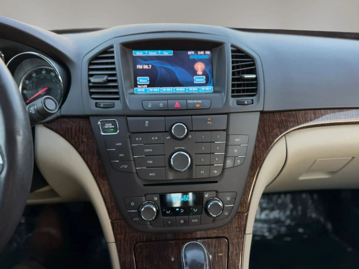 Photo 21 of this Buick Regal