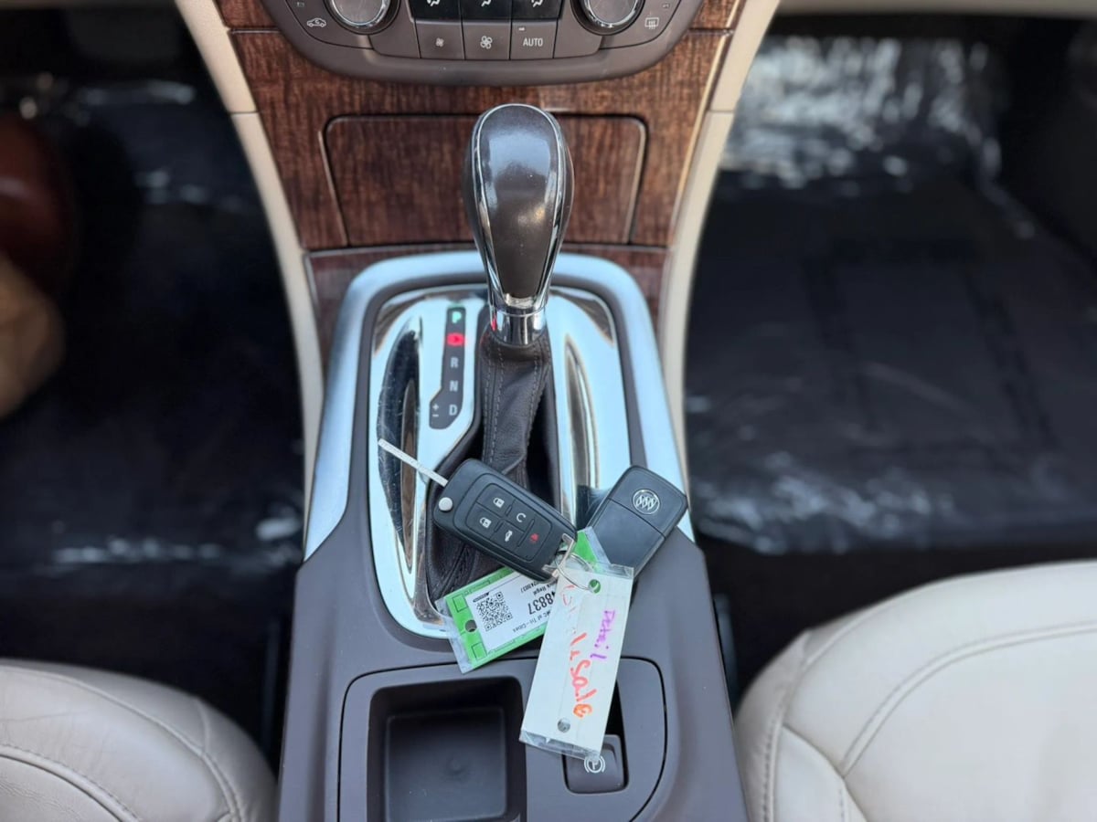Photo 22 of this Buick Regal