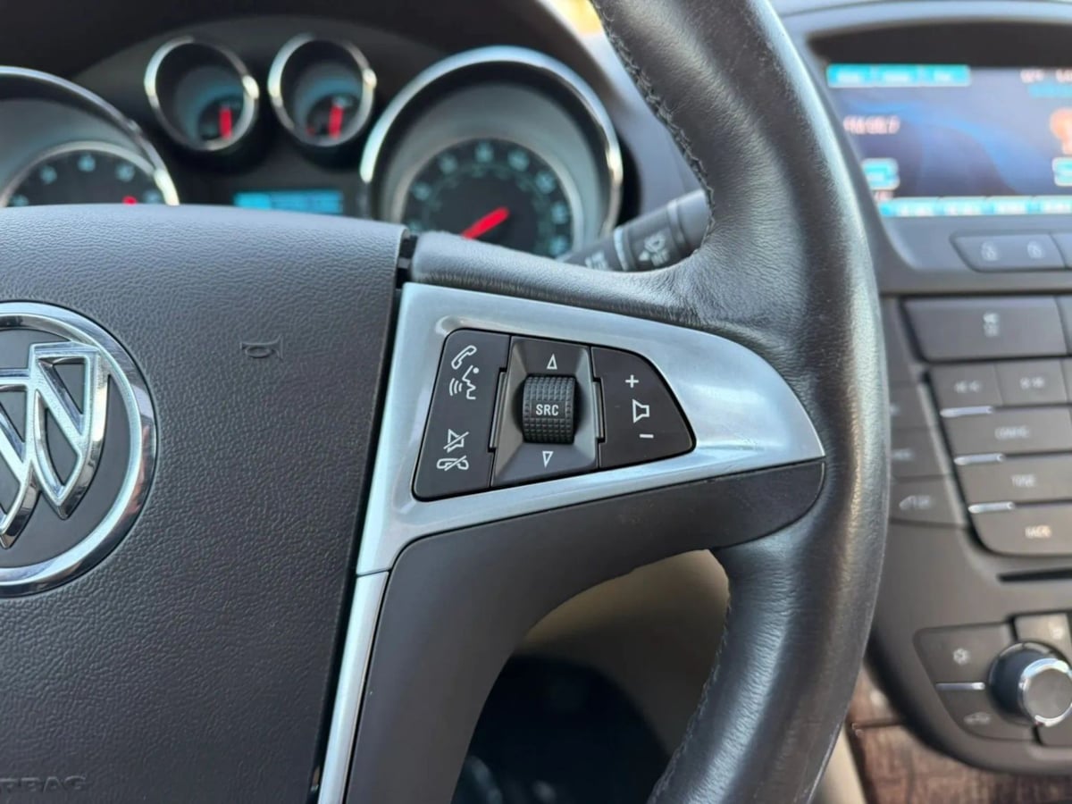 Photo 24 of this Buick Regal
