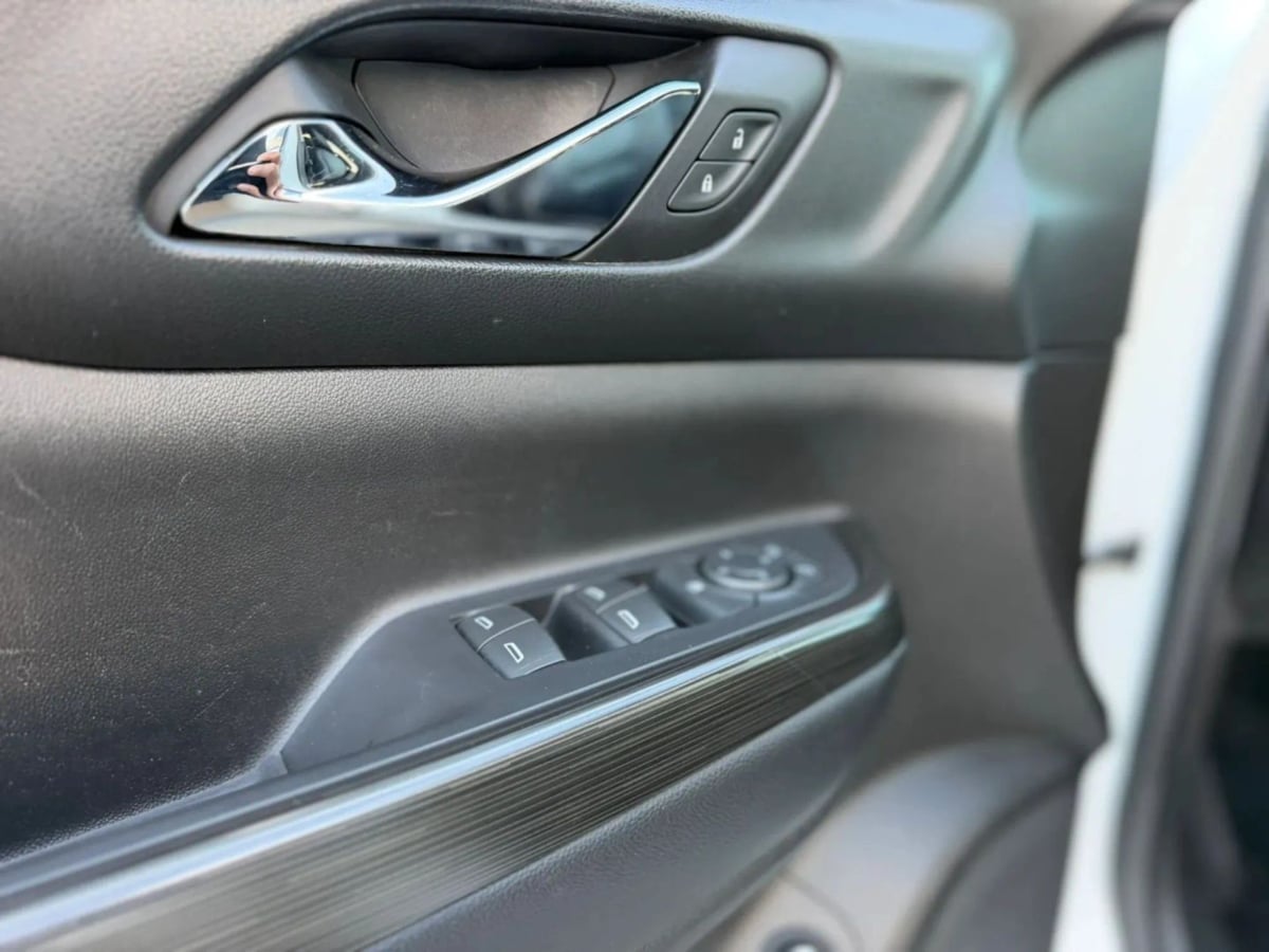 Photo 14 of this GMC Acadia
