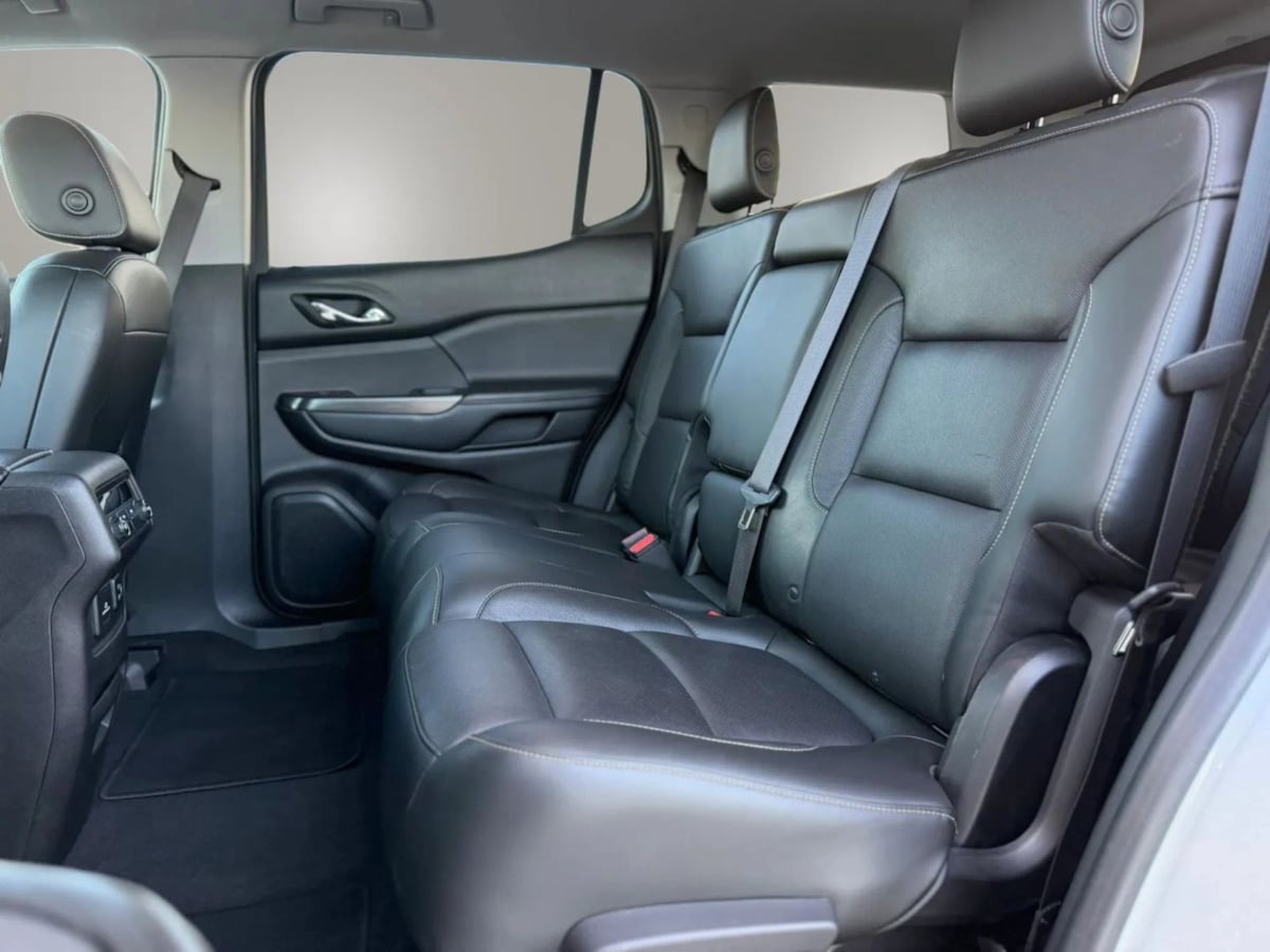 Photo 15 of this GMC Acadia