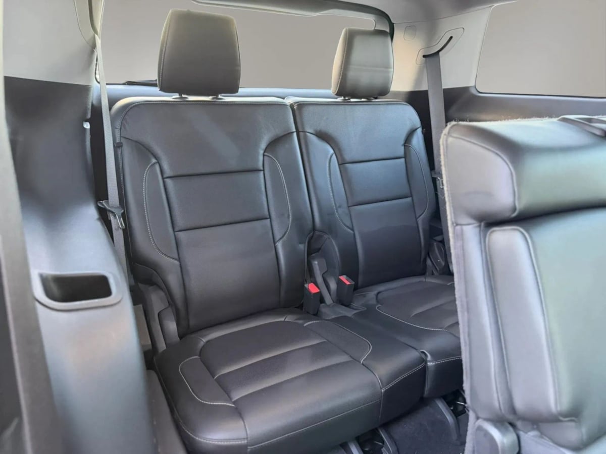 Photo 18 of this GMC Acadia