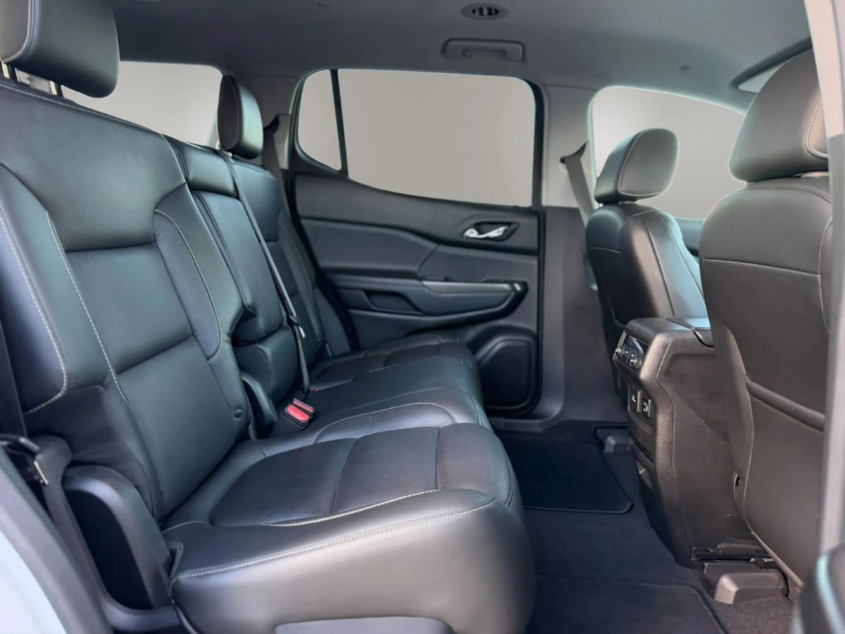 Photo 19 of this GMC Acadia