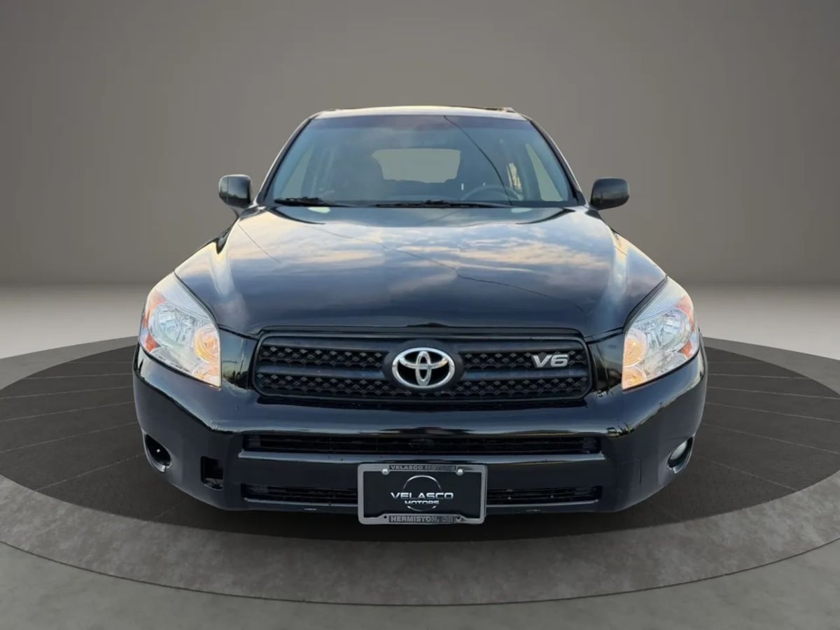 Photo 2 of this Toyota RAV4
