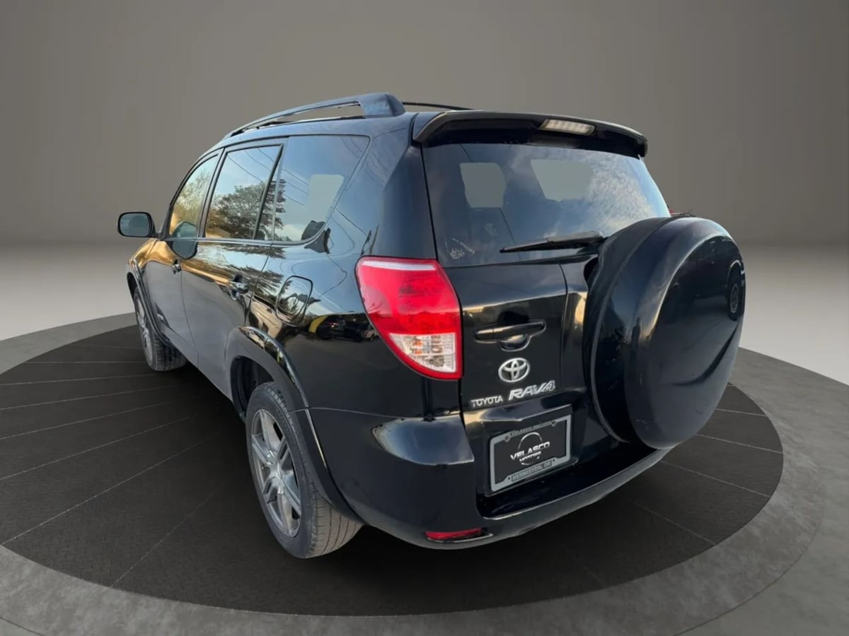 Photo 5 of this Toyota RAV4