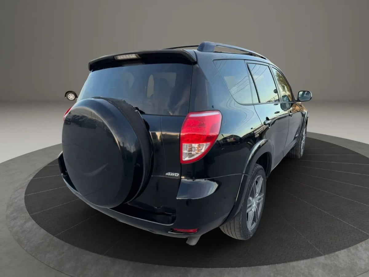 Photo 7 of this Toyota RAV4