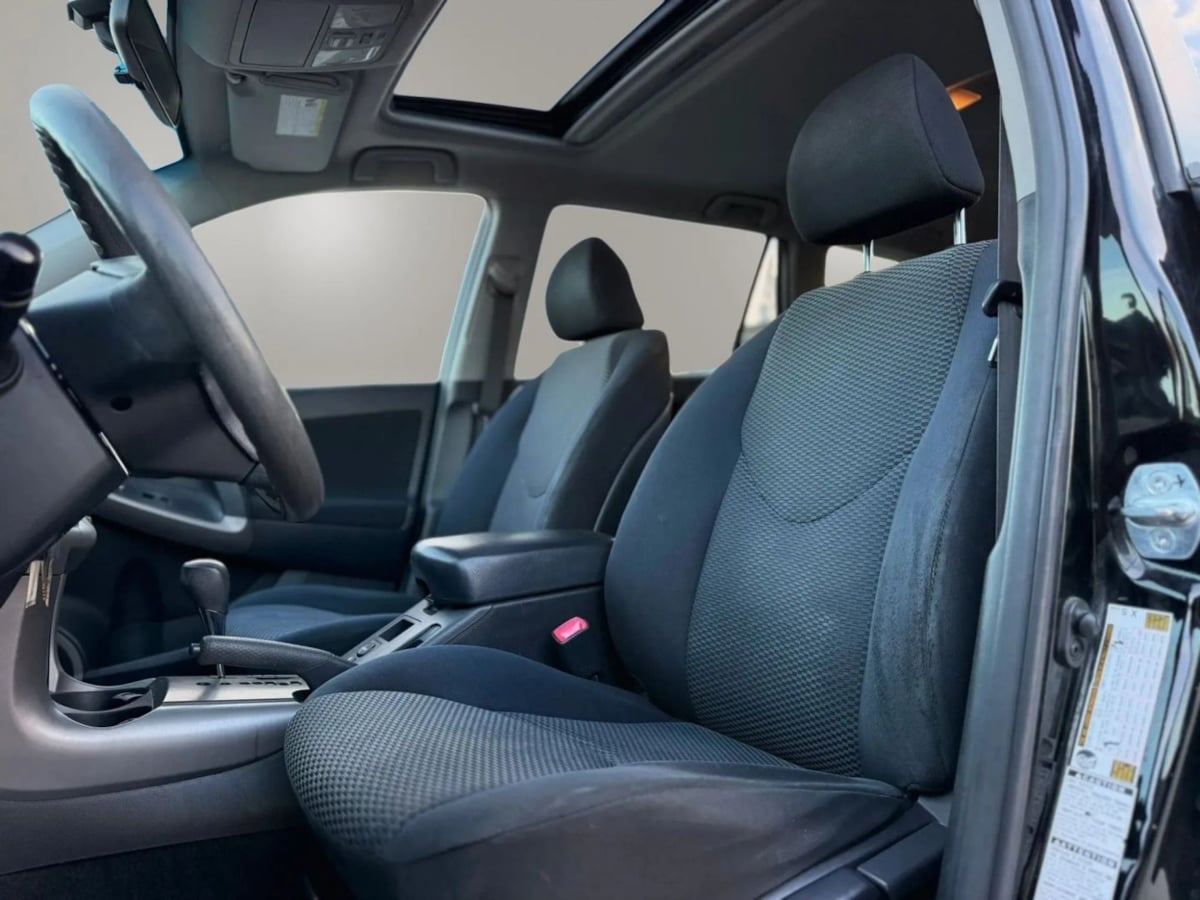 Photo 10 of this Toyota RAV4