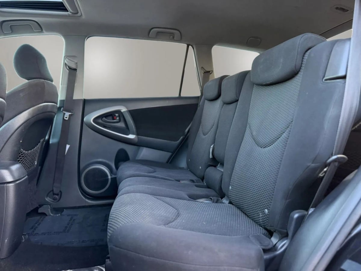 Photo 13 of this Toyota RAV4