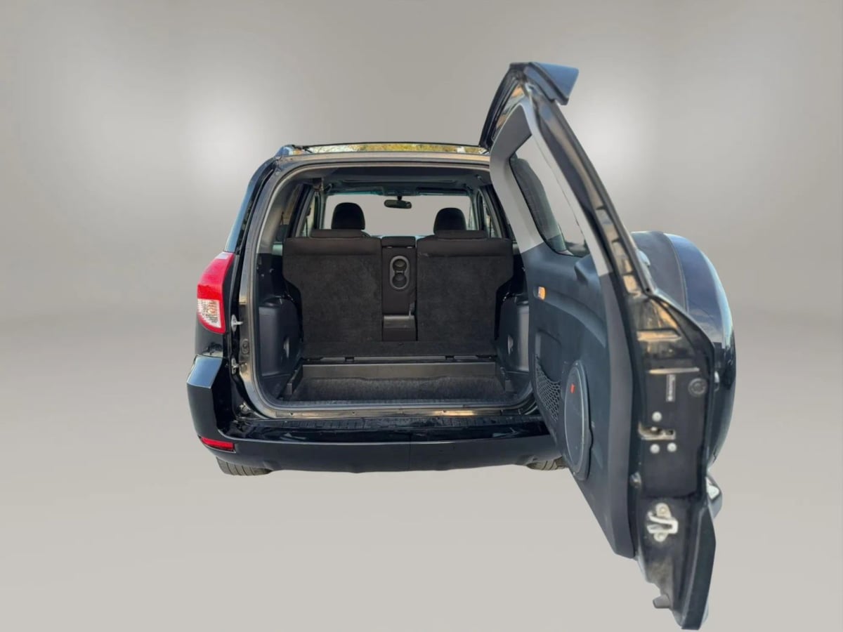 Photo 14 of this Toyota RAV4