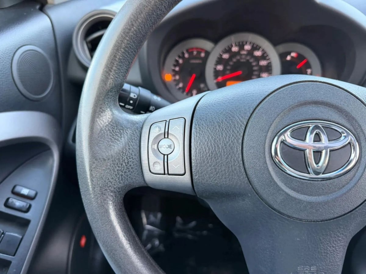 Photo 20 of this Toyota RAV4
